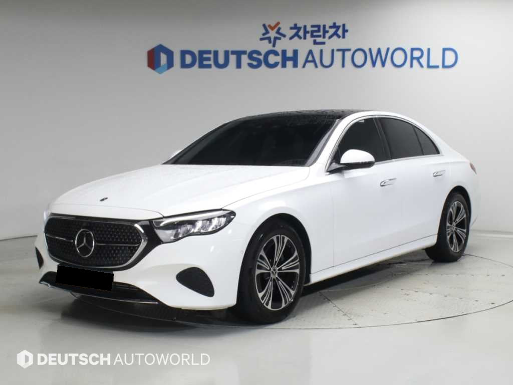 Mercedes-Benz E-Class — photo 01