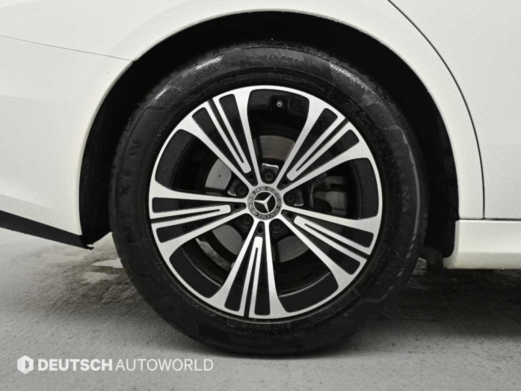 Mercedes-Benz E-Class — photo 05
