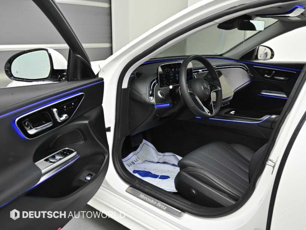 Mercedes-Benz E-Class — photo 11