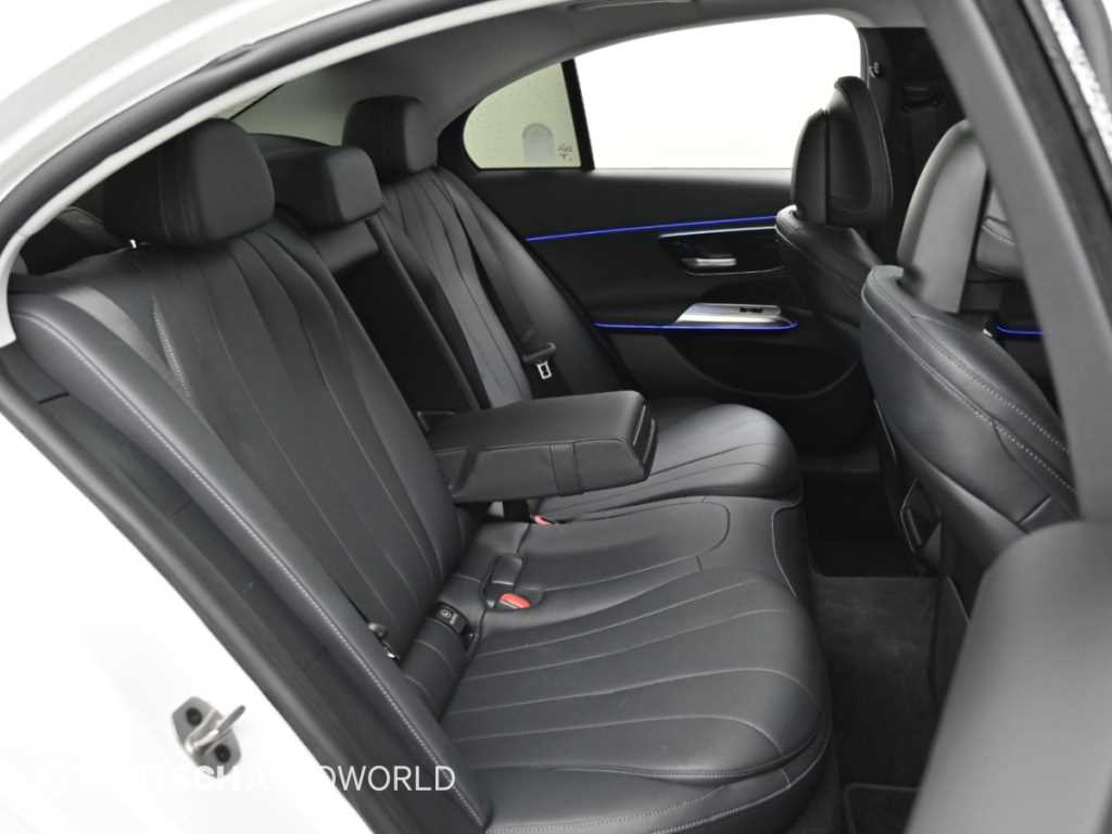 Mercedes-Benz E-Class — photo 12