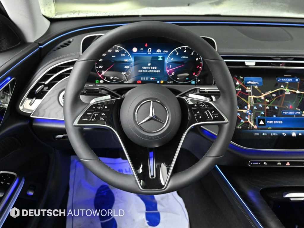Mercedes-Benz E-Class — photo 13