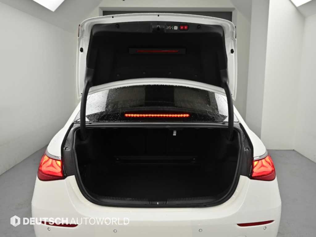 Mercedes-Benz E-Class — photo 19