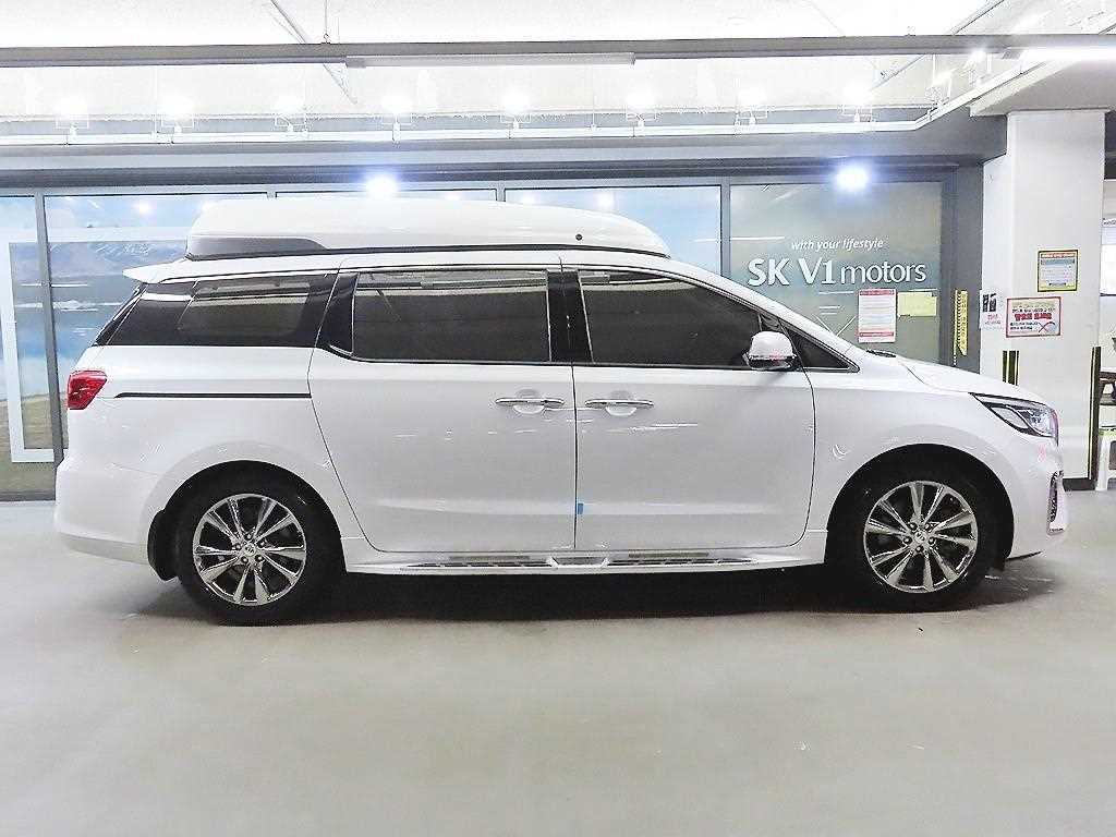 Kia Carnival — photo 03