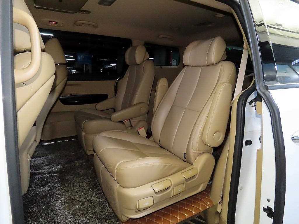 Kia Carnival — photo 07