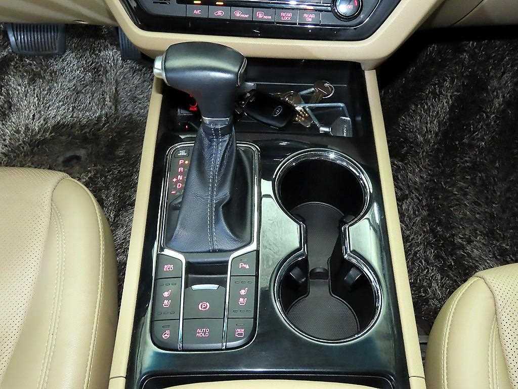 Kia Carnival — photo 12