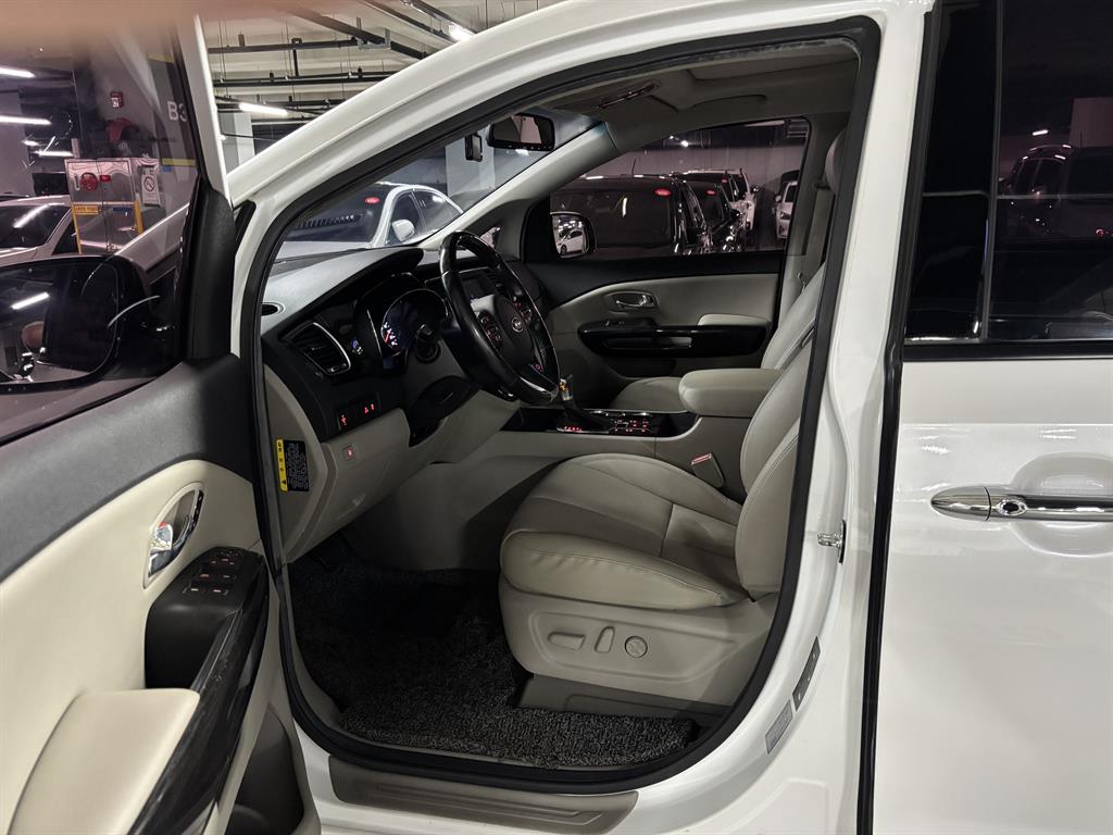 Kia Carnival — photo 07