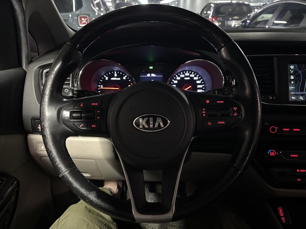 Kia Carnival — photo 09