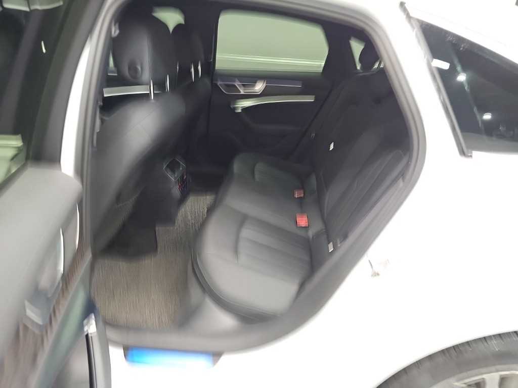 Audi A6 — photo 12