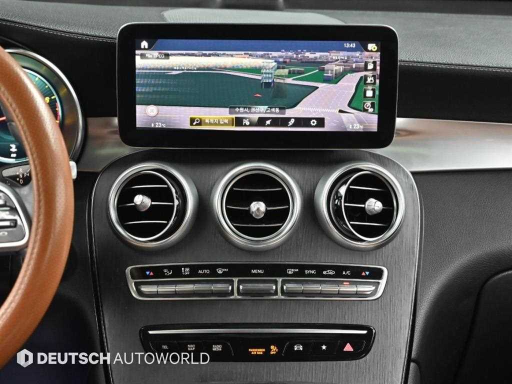 Mercedes-Benz GLC-Class — photo 14