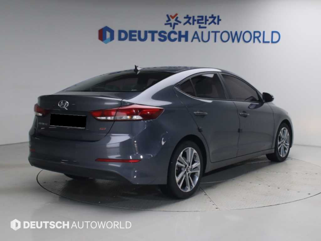 Hyundai Avante — photo 02