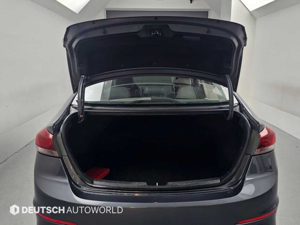Hyundai Avante — photo 05