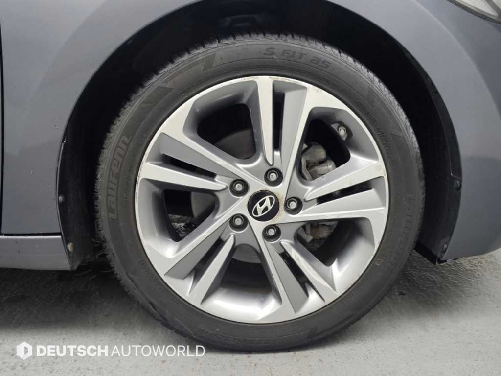 Hyundai Avante — photo 06