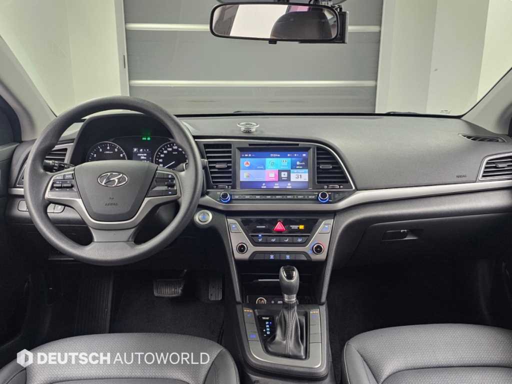 Hyundai Avante — photo 08