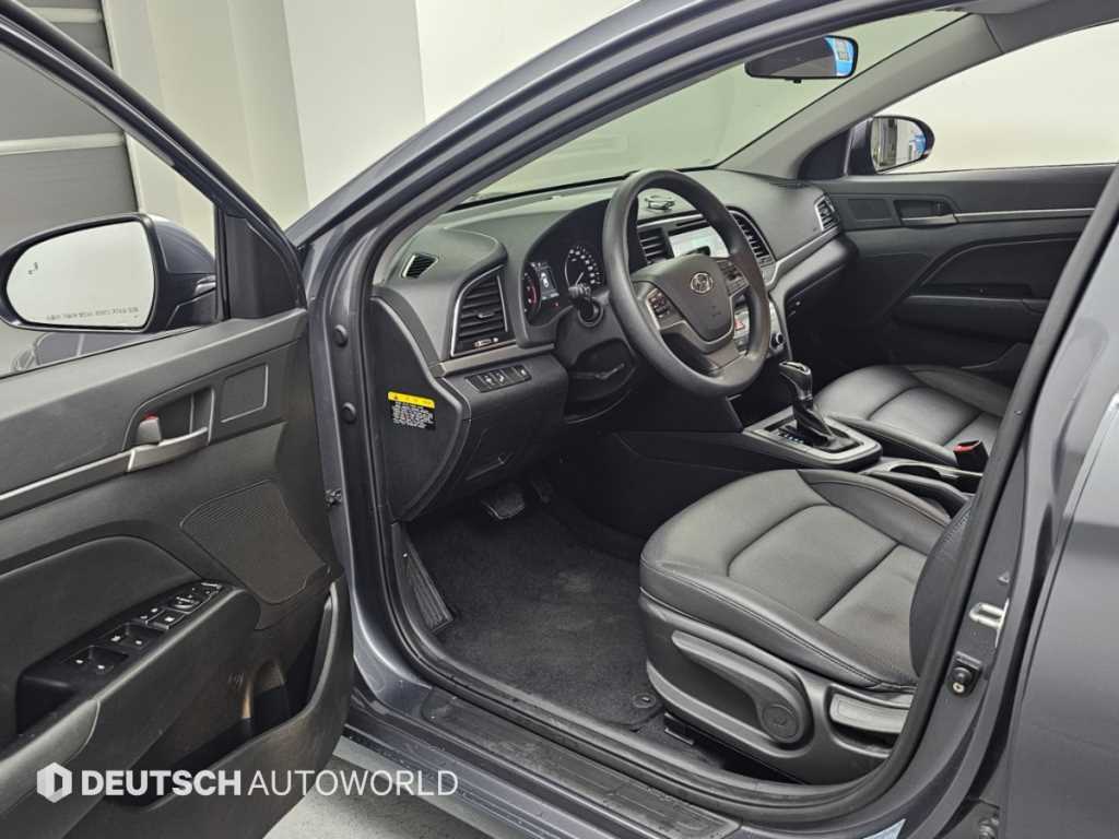 Hyundai Avante — photo 10