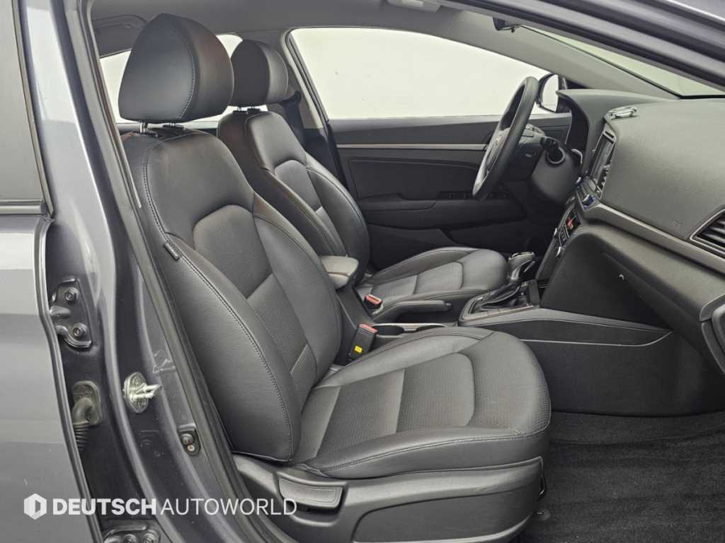 Hyundai Avante — photo 11