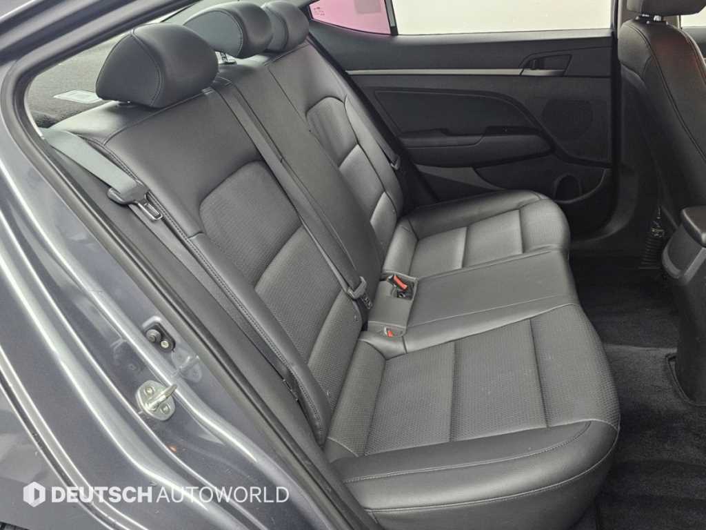 Hyundai Avante — photo 12