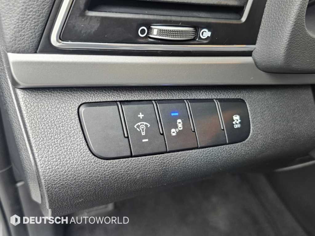 Hyundai Avante — photo 13