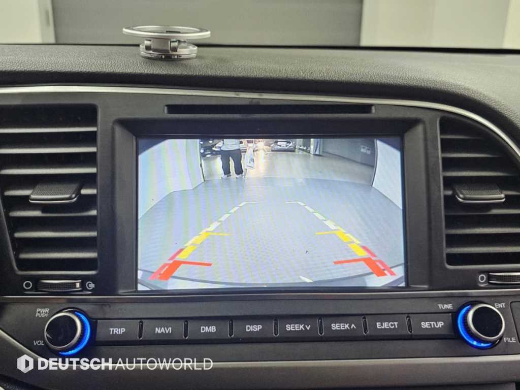 Hyundai Avante — photo 16