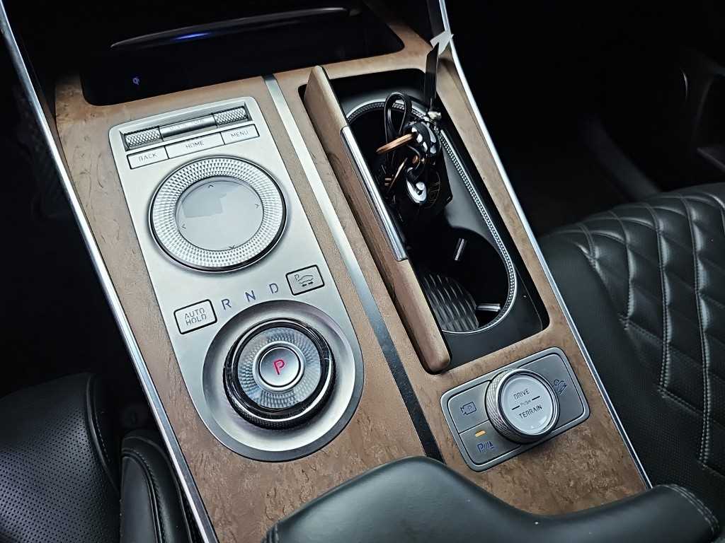 Genesis GV80 — photo 08