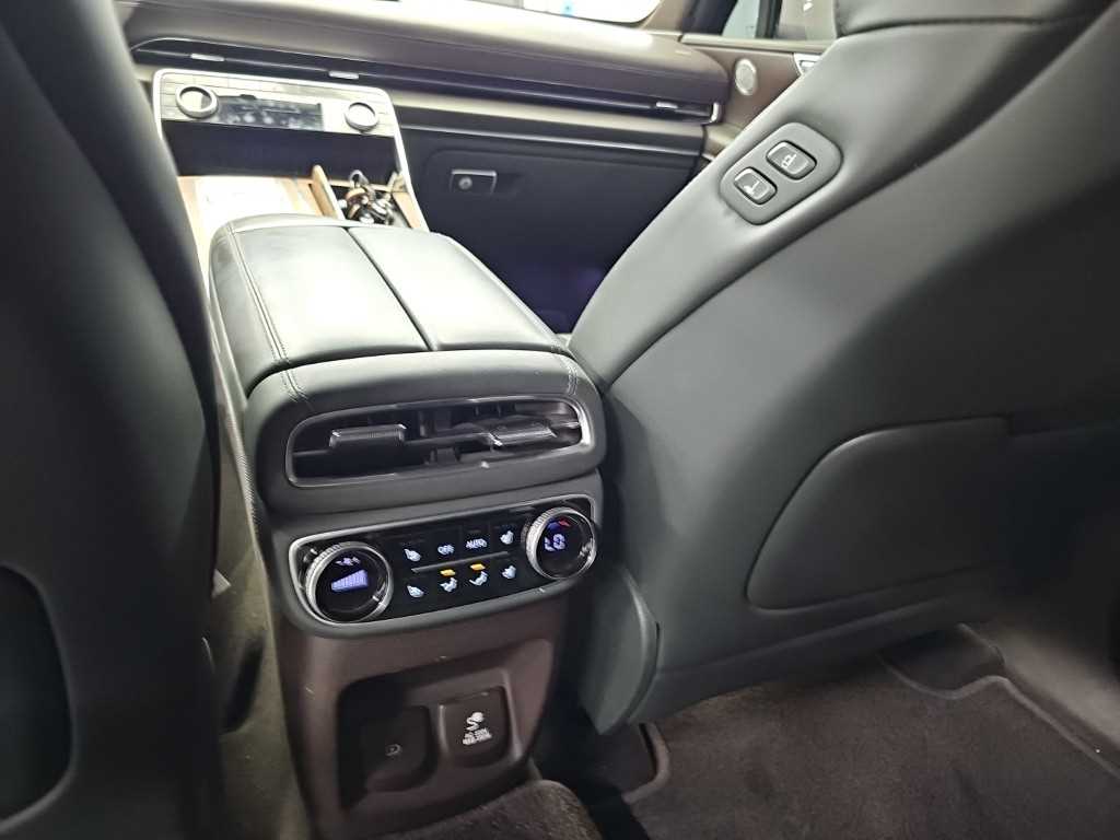 Genesis GV80 — photo 13