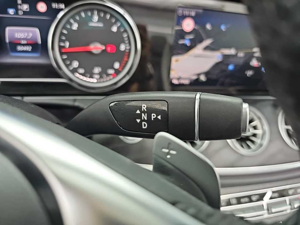 Mercedes-Benz E-Class — photo 08