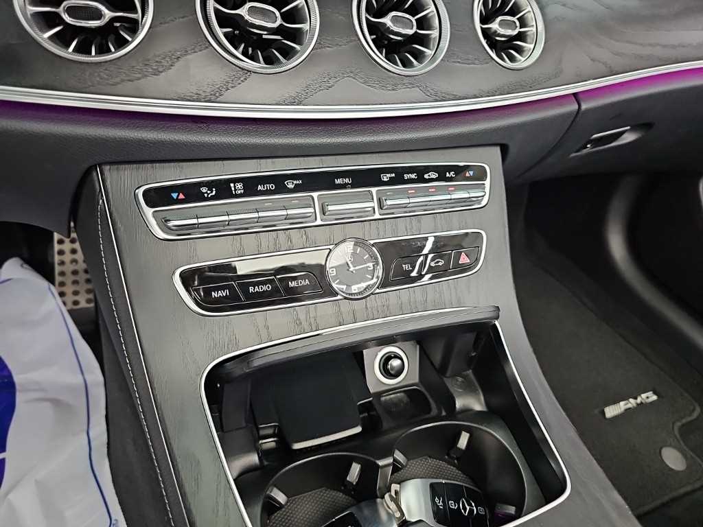 Mercedes-Benz E-Class — photo 10