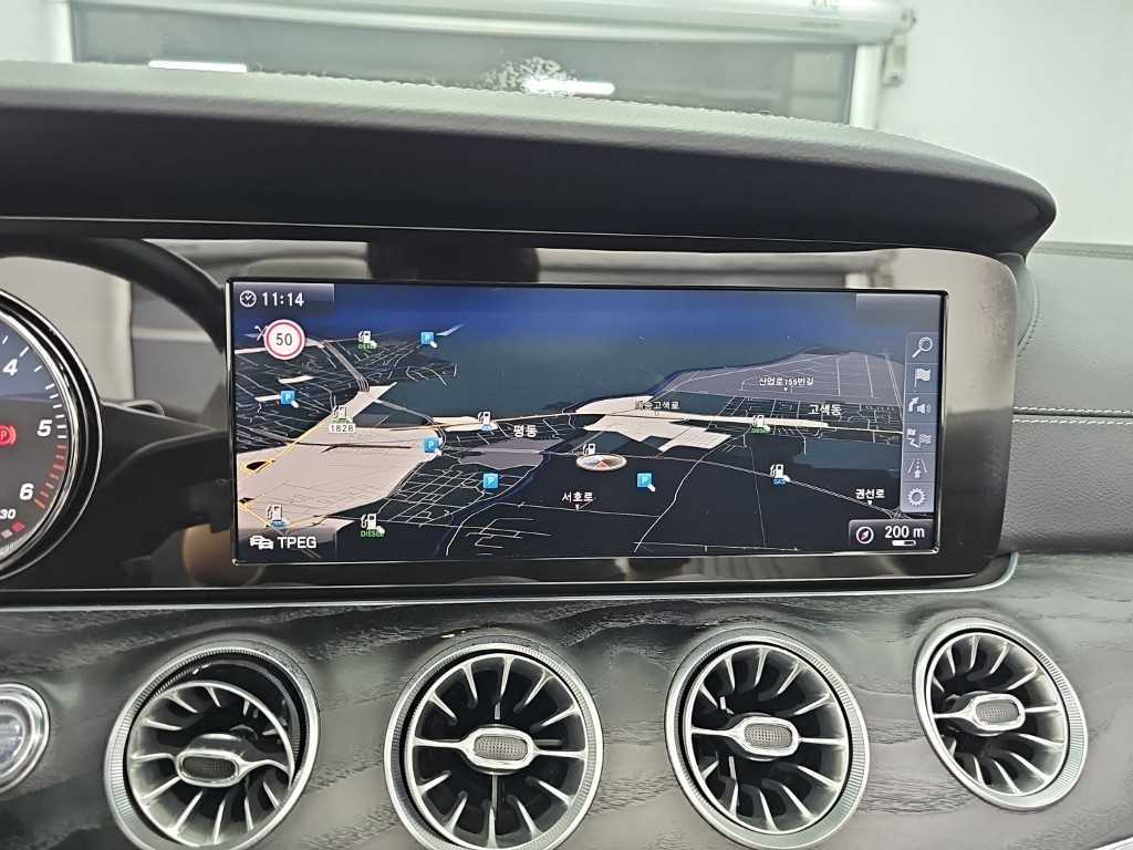 Mercedes-Benz E-Class — photo 14