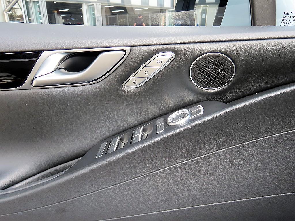 Genesis G80 — photo 12
