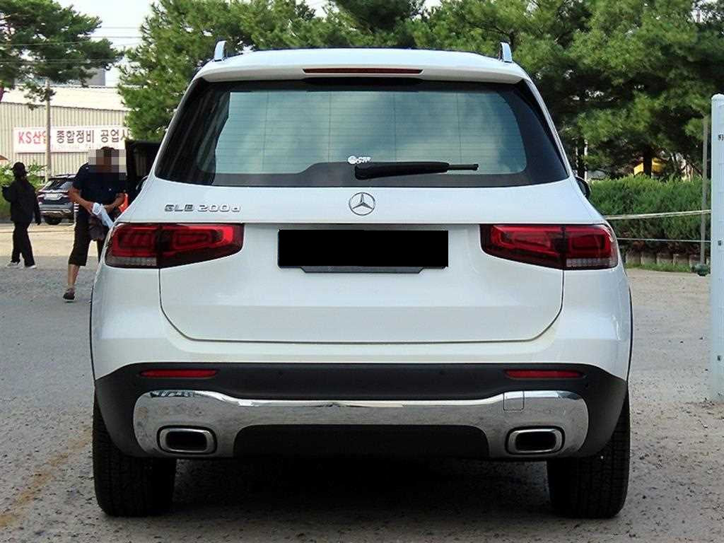Mercedes-Benz GLB-Class — photo 04