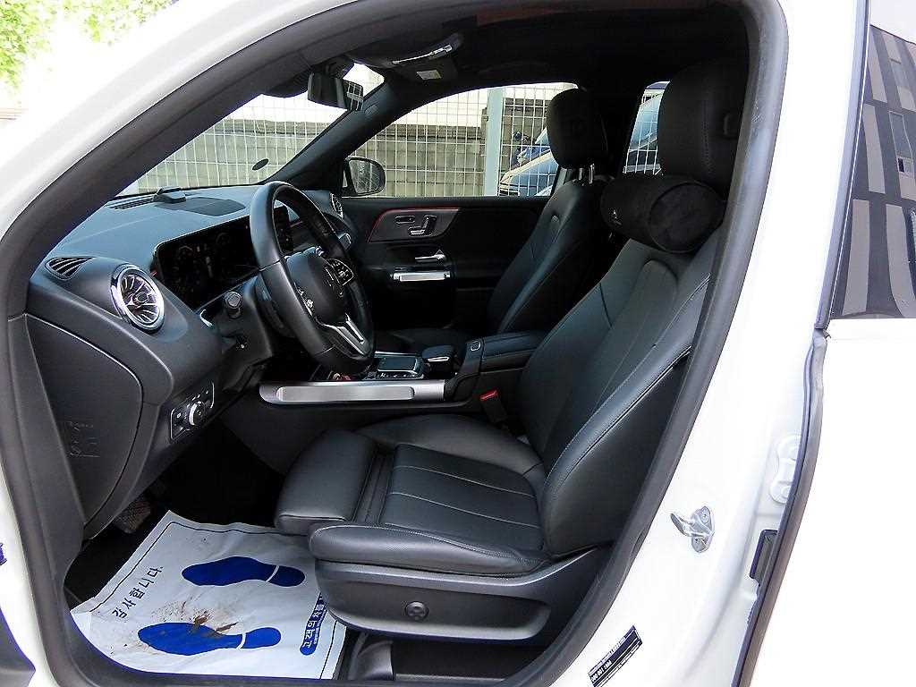 Mercedes-Benz GLB-Class — photo 05