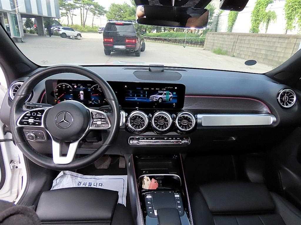 Mercedes-Benz GLB-Class — photo 07