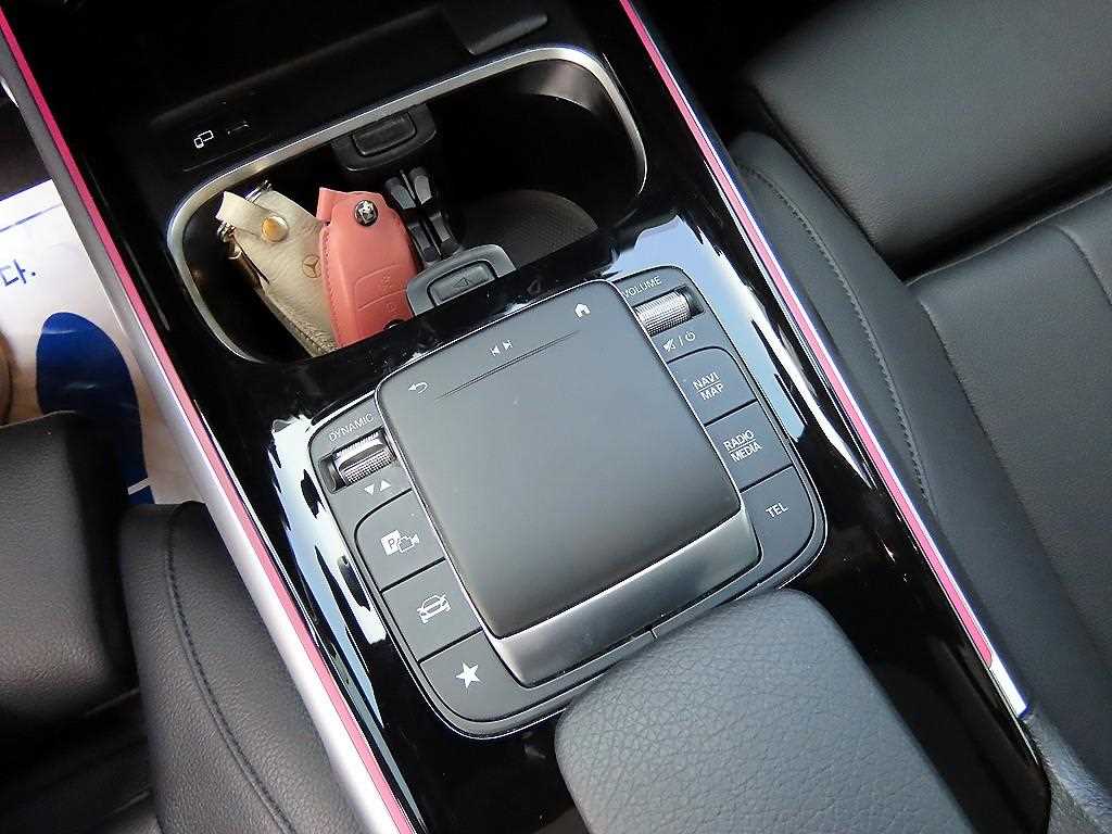 Mercedes-Benz GLB-Class — photo 12