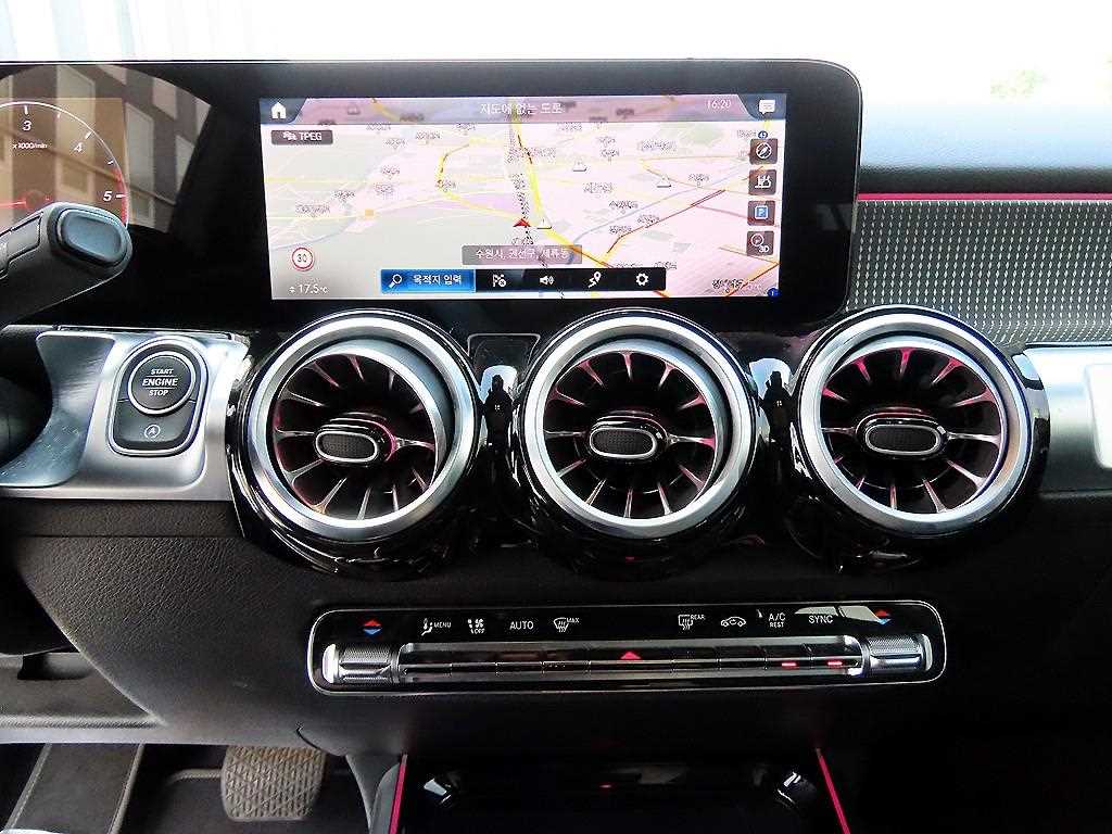 Mercedes-Benz GLB-Class — photo 13