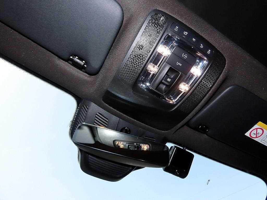 Mercedes-Benz GLB-Class — photo 14