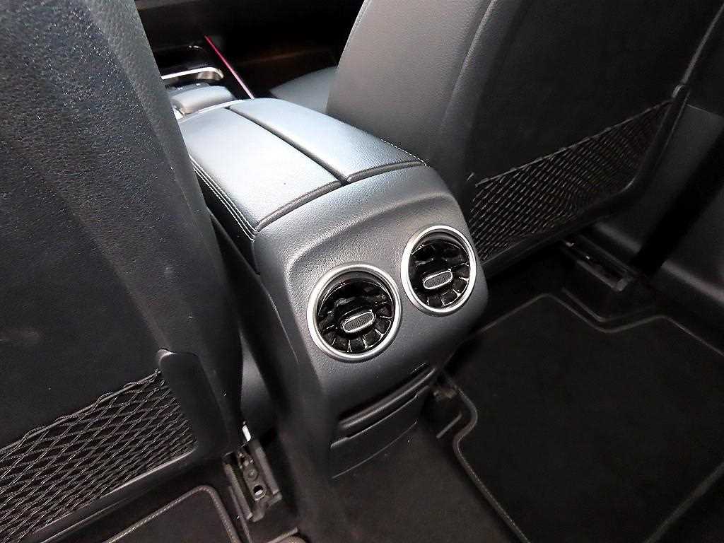 Mercedes-Benz GLB-Class — photo 15