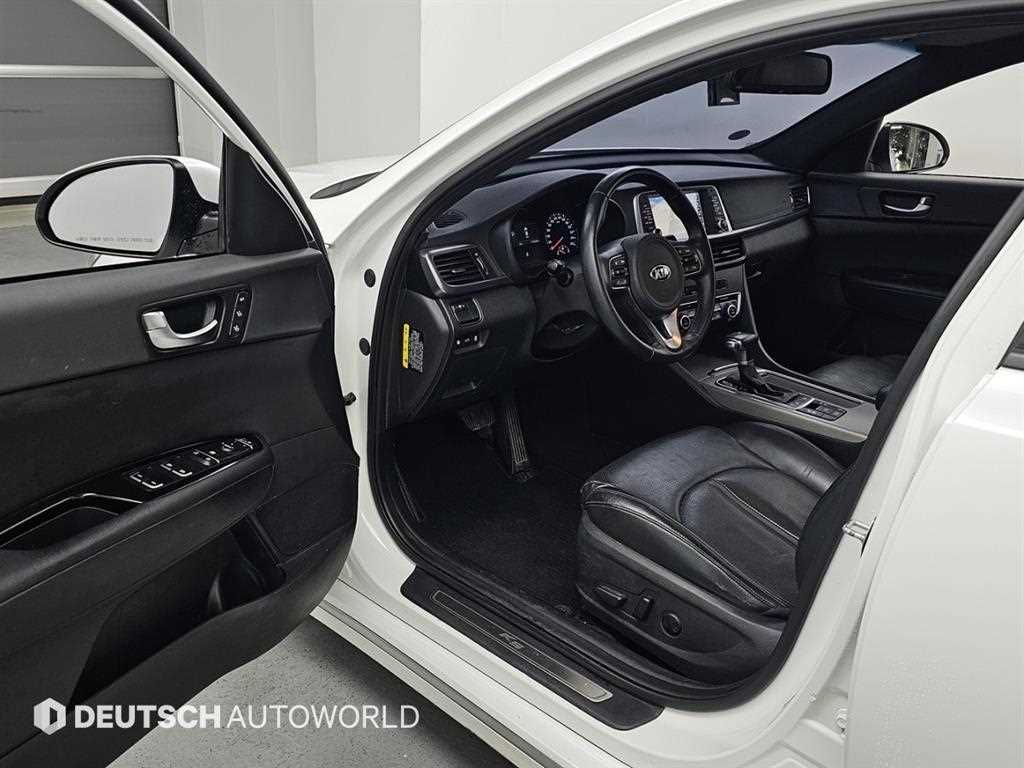 Kia K5 — photo 11