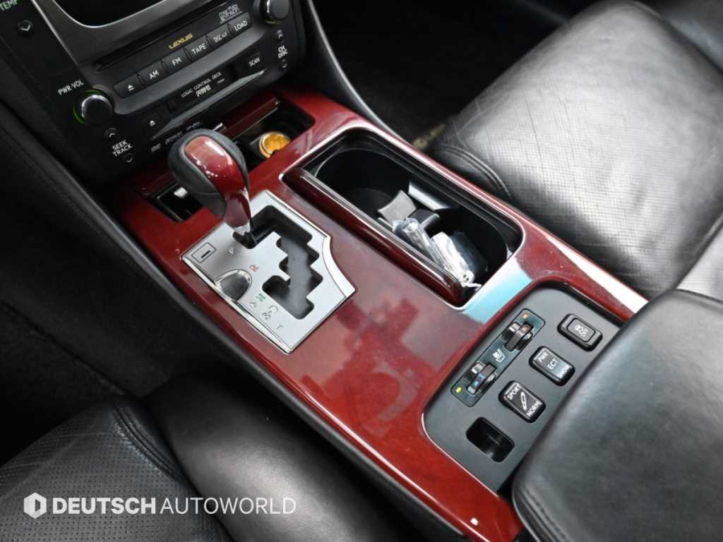 Lexus GS — photo 09