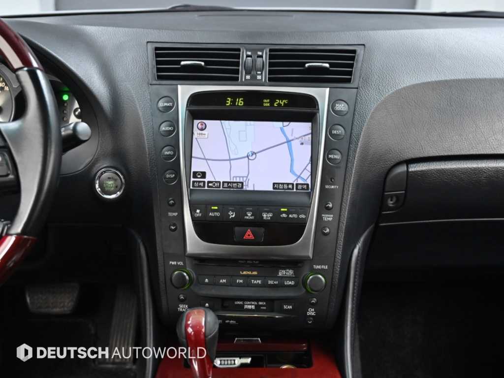 Lexus GS — photo 14