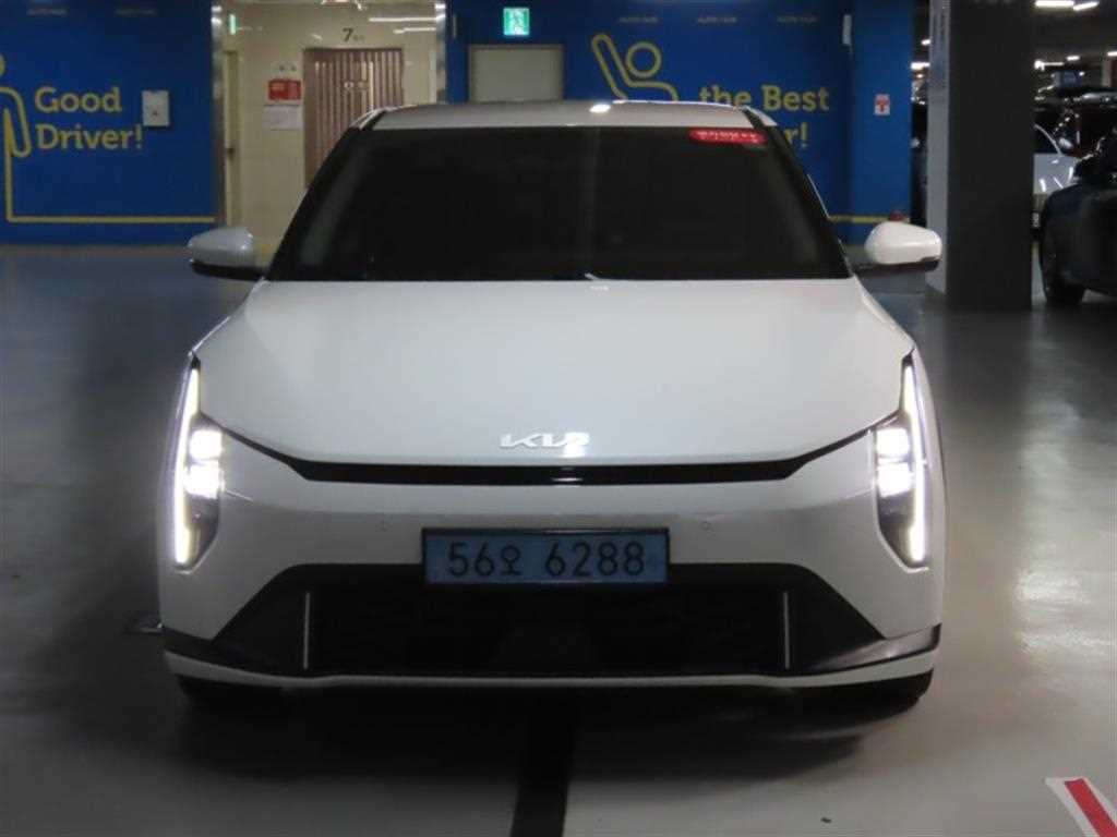 Kia EV4 — photo 01