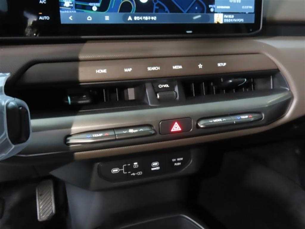 Kia EV4 — photo 08