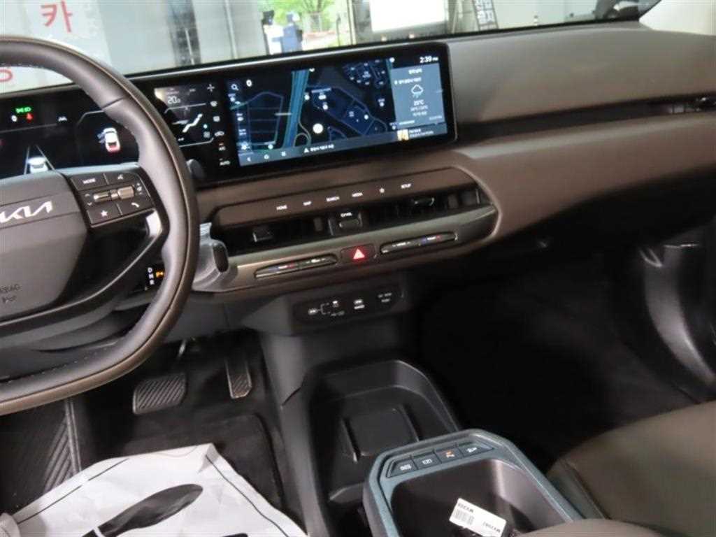 Kia EV4 — photo 16