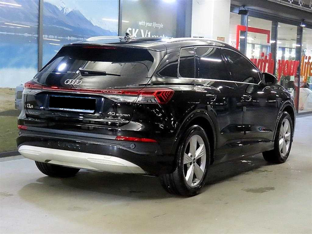 Audi Q4 e-tron — photo 04