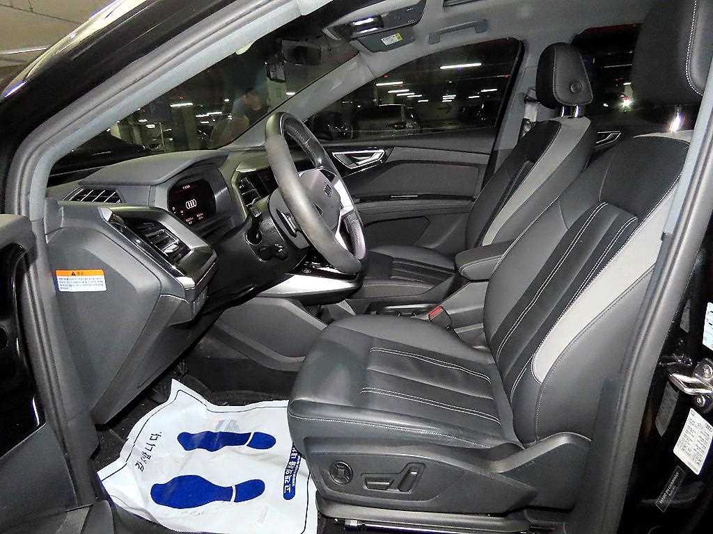 Audi Q4 e-tron — photo 06