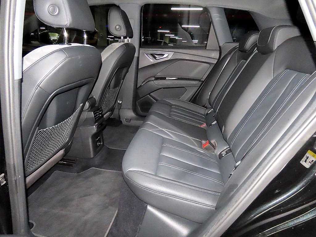 Audi Q4 e-tron — photo 07