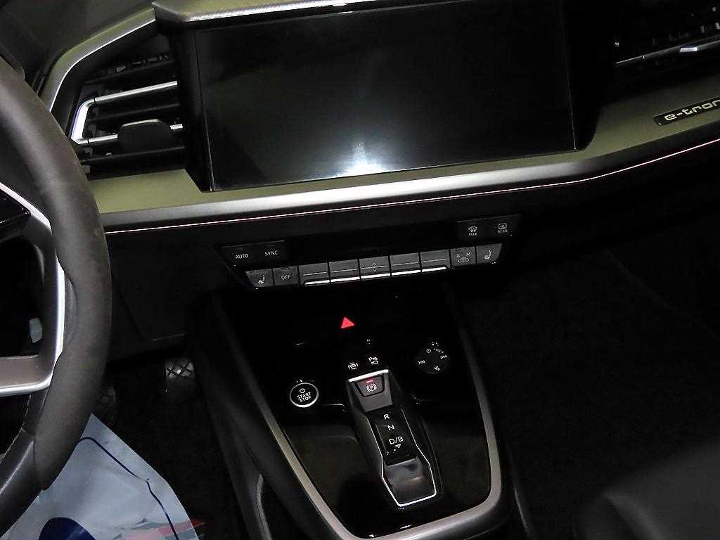 Audi Q4 e-tron — photo 11