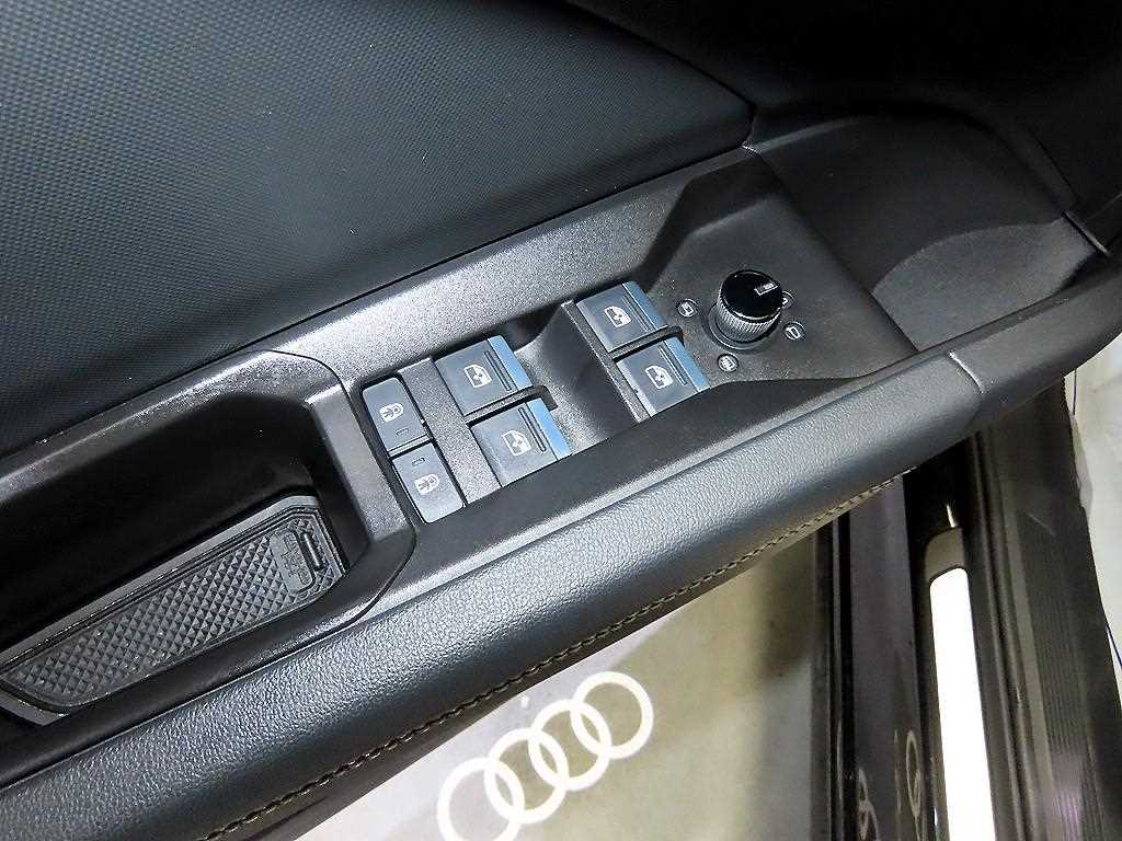 Audi Q4 e-tron — photo 12