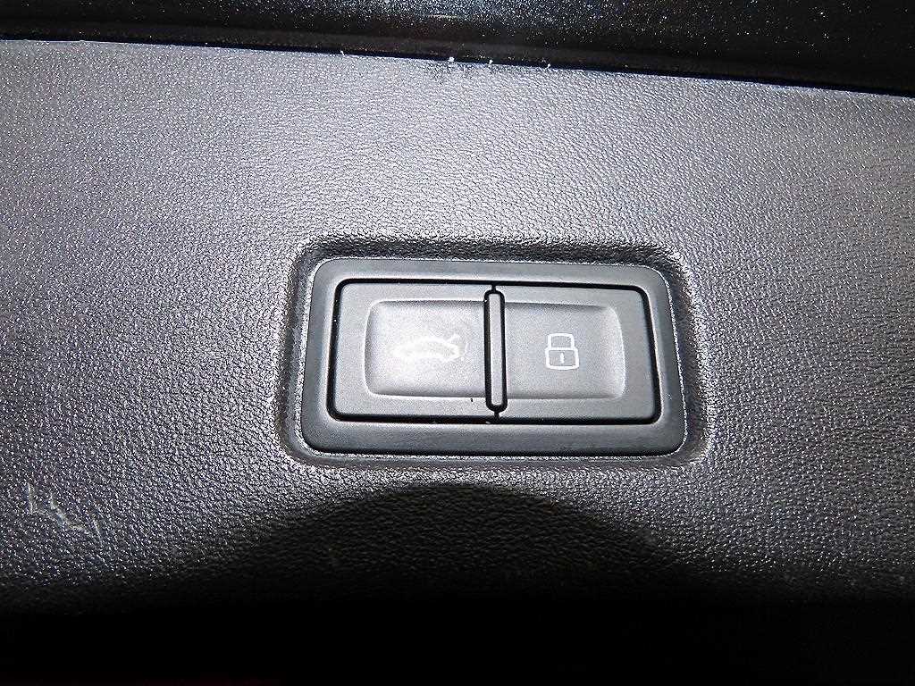 Audi Q4 e-tron — photo 15