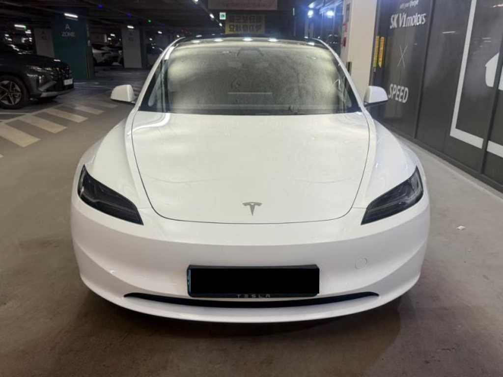 Tesla Model 3 — photo 02