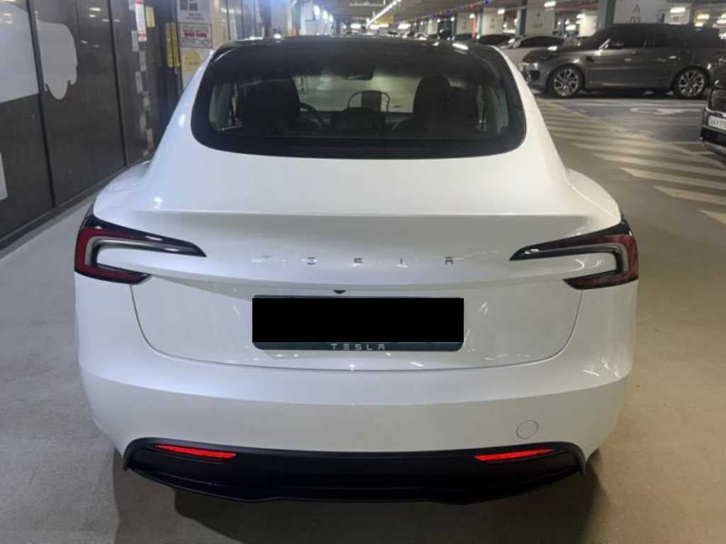 Tesla Model 3 — photo 05