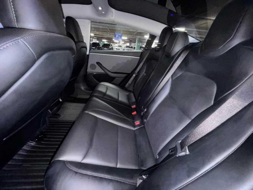 Tesla Model 3 — photo 07